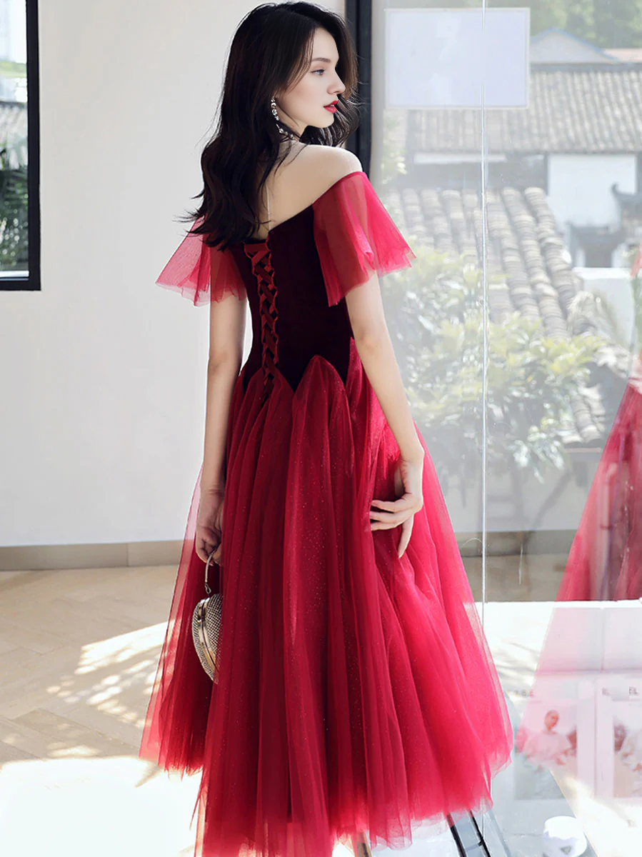 Hermosos vestidos de fiesta de tul con escote redondo, corte A, de terciopelo y longitud hasta la rodilla con mangas abullonadas